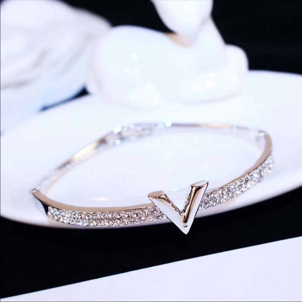 NEW “V” CRYSTAL EMBELLISHED BANGLE BRACELET - Picture 5 of 5